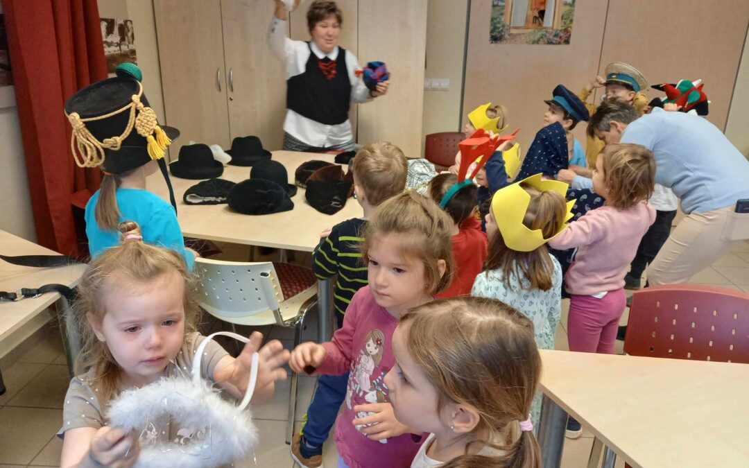 Múzeumpedagógiai foglalkozáson az Almácska csoport