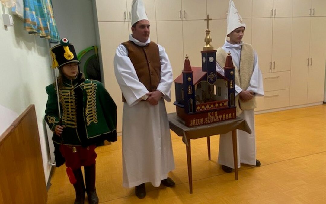 A Kéthelyi Bábtáncoltató Betlehemes Csoport előadása