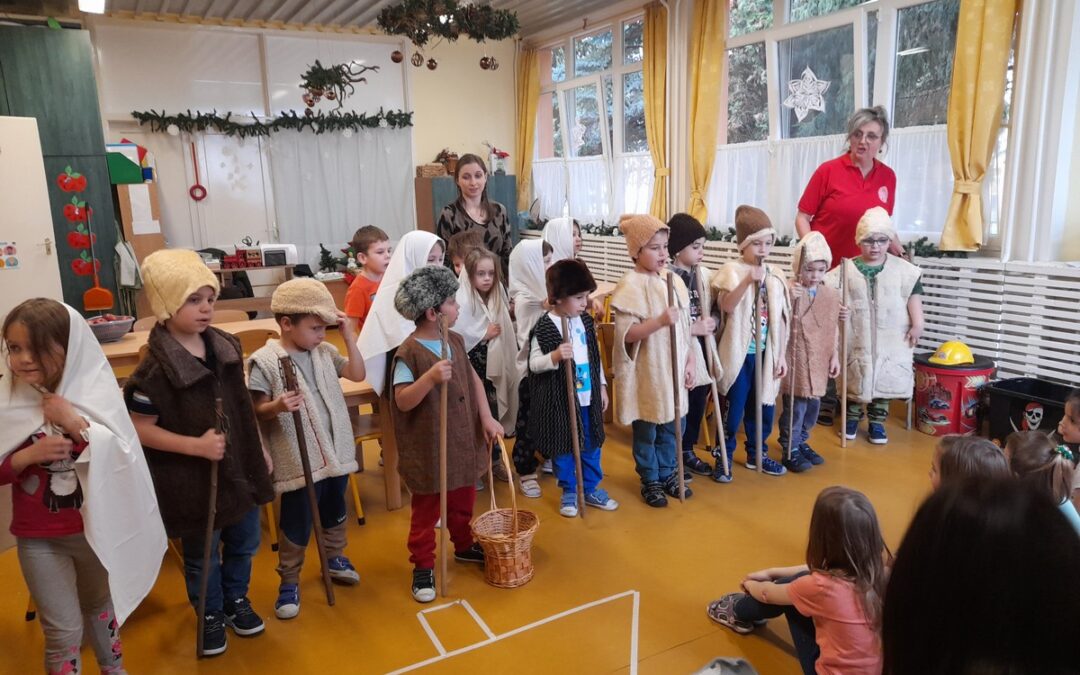 Kotyolás a Bóbita Óvodában