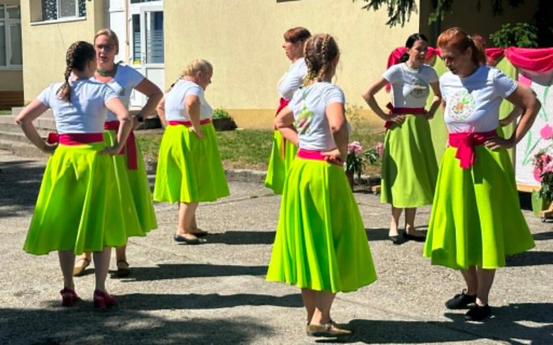 „Gyertek lányok ligetre!”