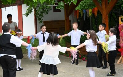 Két csoportban ballagtak a nagyok a Tündérligetben